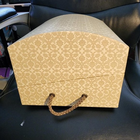 Beautiful Small Storage Trunk - Picture 2 of 6